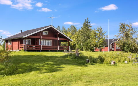 Mansikkaranta 2: Græs, Bygning, Hus, Sommerhus, Hjem, Arkitektur, Tag, Landdistrikt, Land Lot