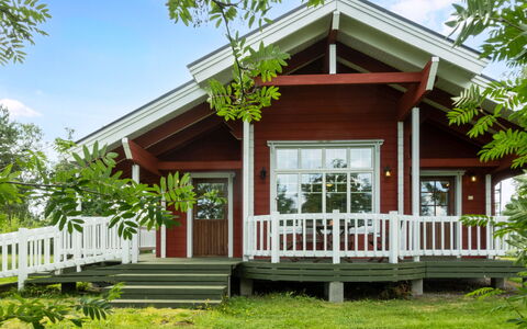 Mansikkaranta 3, Osittain Esteetön: Træ, Veranda, Hus, Hjem, Sommerhus, Tag, Sidespor, Dør, Stuehus, Estate