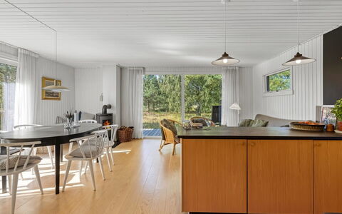 Dagny - 520M from the Sea: Gulvbelægning, Træ, Trægulve, Indretning, Etage, Møbel, Laminat Gulv, Loft, Hårdttræ, Køkken & Spisebord