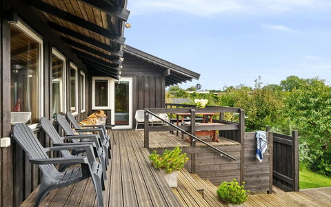 Yardila - 1.4Km from the Sea: Træ, Tag, Arkitektur, Hjem, Hus, Sommerhus, Sidespor, Hårdttræ, Hældning, Estate