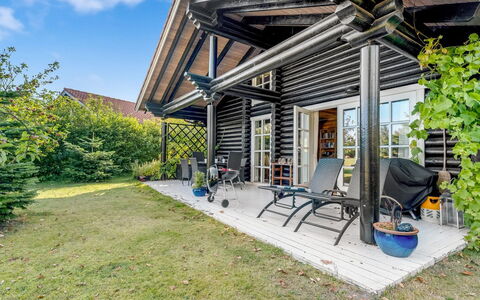 Sigga - 1.6Km from the Sea: Sommerhus, Tag, Skygge, Veranda, Have, Garden Bygninger, Cykel, Sidespor
