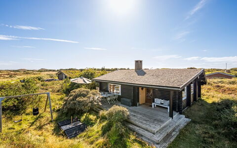 Christl - 500M from the Sea: Møbel, Indretning, Gulvbelægning, Etage, Loft, Værelse, Stol, Bord, Lejlighed, Køkken & Spisebord