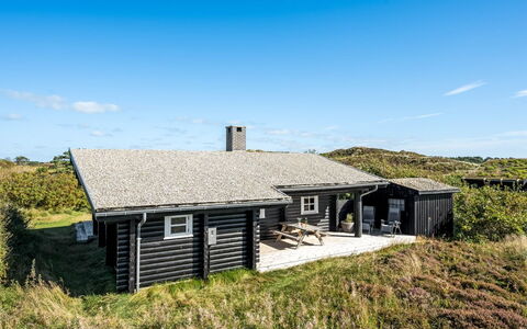 Christl - 500M from the Sea: Møbel, Indretning, Gulvbelægning, Etage, Loft, Værelse, Stol, Bord, Lejlighed, Køkken & Spisebord