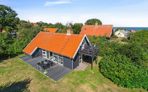 Laerke - 200M from the Sea: Møbel, Indretning, Gulvbelægning, Etage, Loft, Værelse, Stol, Bord, Lejlighed, Køkken & Spisebord