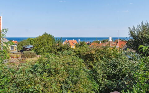 Laerke - 200M from the Sea: Møbel, Indretning, Gulvbelægning, Etage, Loft, Værelse, Stol, Bord, Lejlighed, Køkken & Spisebord