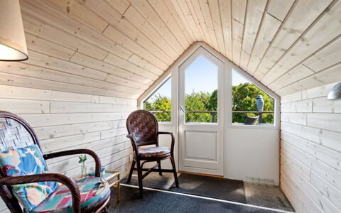 Laerke - 200M from the Sea: Møbel, Indretning, Gulvbelægning, Etage, Loft, Værelse, Stol, Bord, Lejlighed, Køkken & Spisebord
