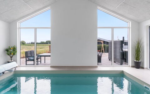 Christian - 600M from the Sea: Svømmepøl, Kompositmateriale, Skygge, Dagslys, Design, Udendørs Møbler, Udvej, Udendørs Struktur, Villa, Hotel