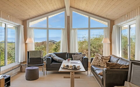 Udder - 250M from the Sea: Træ, Indretning, Hjem, Loft, Værelse, Sommerhus, Stue, Hårdttræ, Couch