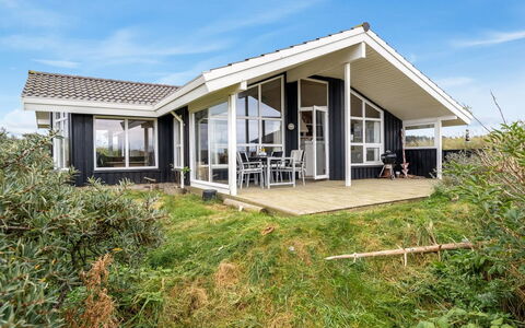 Udder - 250M from the Sea: Sommerhus, Estate
