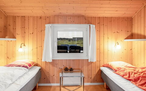 Udder - 250M from the Sea: Træ, Soveværelse, Indretning, Seng, Loft, Belysning, Etage, Sengetøj, Sengetøj, Bed Frame
