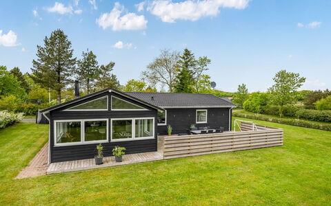 Amine - 300M to the Fjord: Sommerhus, Sidespor, Estate, Stuehus, Lawn, Gård, Veranda, Landscaping, Garden Bygninger
