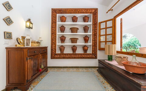 Atzeni: Møbel, Plante, Træ, Indretning, Cabinetry, Billedramme, Gulvbelægning, Etage, Væg, Stue