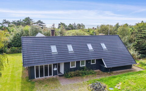 Eugenie - 100M from the Sea: Tag, Hjem, Dør, Sommerhus, Skygge, Sidespor, Gård, Estate, Backyard