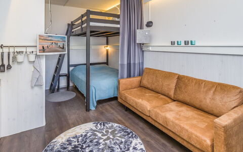 Vuosselin Helmi B21: Indretning, Loft, Etage, Gulvbelægning, Seng, Soveværelse, Bed Frame, Hotel, Pude, Sengetøj