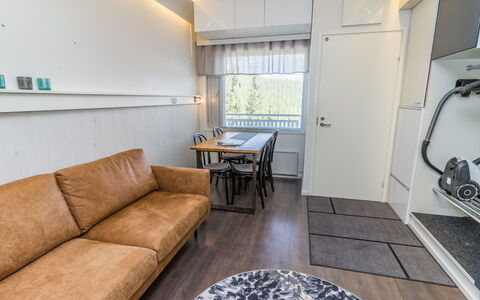 Vuosselin Helmi B21: Indretning, Etage, Gulvbelægning, Loft, Møbel, Værelse, Lejlighed, Trægulve, Hårdttræ, Bejdse