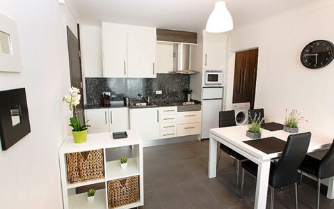 Empuriabrava 218: Møbel, Værelse, Ejendom, Køkken, Indretning, Countertop, Bygning, Cabinetry, Etage, Hus