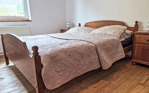 Carla: Seng, Soveværelse, Sengetøj, Sengetøj, Møbel, Gulvbelægning, Træ, Etage, Sengetøj, Bed Frame