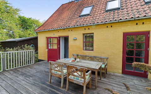 Waldemar - 8Km from the Sea: Træ, Tag, Arkitektur, Hjem, Hus, Sommerhus, Sidespor, Hårdttræ, Hældning, Estate