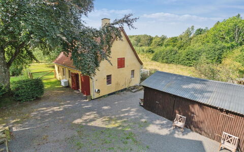 Waldemar - 8Km from the Sea: Træ, Tag, Arkitektur, Hjem, Hus, Sommerhus, Sidespor, Hårdttræ, Hældning, Estate