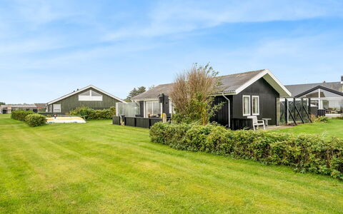 Snioulf - 10M from the Sea: Træ, Hjem, Veranda, Dæk, Hårdttræ, Tag, Bejdse, Trægulve, Eco Hotel