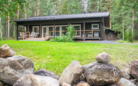 Villa Vehmas: Møbel, Indretning, Gulvbelægning, Etage, Bord, Loft, Køkken & Spisebord, Belysning, Stol, Hjem