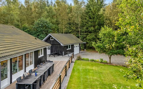 Vicente - 14Km to the Fjord: Blå, Busk, Sommerhus, Bunddække, Have, Estate, Skygge, Landscaping, Stuehus, Eco Hotel