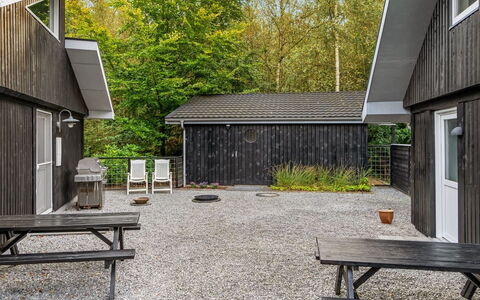 Vicente - 14Km to the Fjord: Blå, Busk, Sommerhus, Bunddække, Have, Estate, Skygge, Landscaping, Stuehus, Eco Hotel