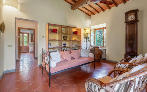 La Tesa Country House With Pool S. Gimignano: Billedramme, Ejendom, Møbel, Træ, Komfort, Indretning, Etage, Dør, Gulvbelægning, Stue