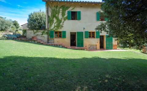 La Tesa Country House With Pool S. Gimignano: Grøn, Landdistrikt, Sommerhus, Lawn, Have, Stuehus, Backyard, Landsby, Gård, Landscaping