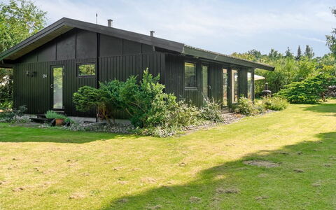 Iolani - 1.3Km from the Sea: Møbel, Indretning, Gulvbelægning, Etage, Loft, Værelse, Stol, Bord, Lejlighed, Køkken & Spisebord