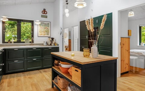 Duco - 780M from the Sea: Møbel, Køkken, Countertop, Indretning, Cabinetry, Gulvbelægning, Køkken Apparat, Træ, Loft, Lysarmatur