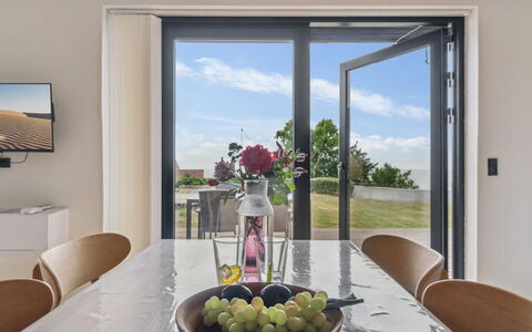 Rico - 50M from the Sea: Indretning, Køkken & Spisebord, Møbel, Etage, Stol, Hårdttræ, Spisestue, Glas, Bejdse, Home Dør