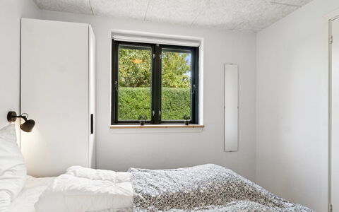 Rico - 50M from the Sea: Loft, Soveværelse, Indretning, Værelse, Seng, Sengetøj, Lysarmatur, Sengetøj, Bed Frame, Dagslys