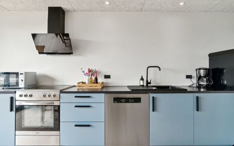 Rico - 50M from the Sea: Køkken, Køkken Apparat, Countertop, Komfur, Større Bandage, Gulvbelægning, Indretning, Gaskomfur, Møbel, Cabinetry