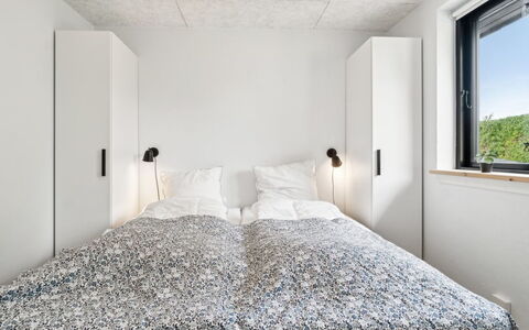 Rico - 50M from the Sea: Soveværelse, Seng, Loft, Sengetøj, Sengetøj, Design, Bed Frame, Sengetøj, Dagslys, Pude