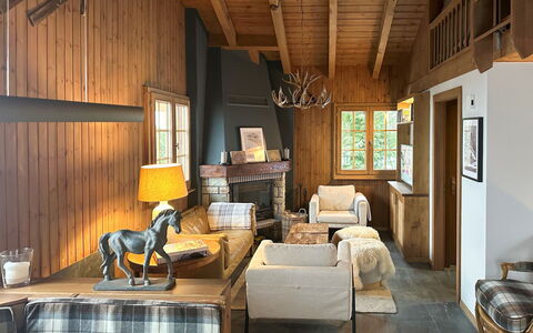 Chalet Soleil: Møbel, Indretning, Træ, Loft, Gulvbelægning, Hjem, Sommerhus, Stue, Værelse, Etage