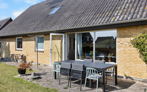 Benedikt - 150M from the Sea: Tag, Hus, Hjem, Sommerhus, Dør, Sidespor, Dæk, Veranda, Planke, Hårdttræ