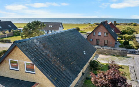Benedikt - 150M from the Sea: Tag, Hus, Hjem, Sommerhus, Dør, Sidespor, Dæk, Veranda, Planke, Hårdttræ