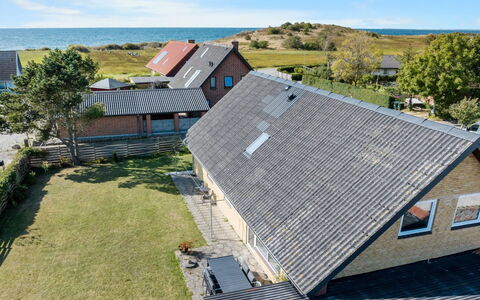 Benedikt - 150M from the Sea: Tag, Hus, Hjem, Sommerhus, Dør, Sidespor, Dæk, Veranda, Planke, Hårdttræ