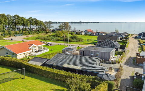 Dagh - 100M from the Sea: Boligområde, Hus, Tag, Hjem, Kvarter, Landskab, Forstad, Fugleperspektiv, Land Lot, Estate