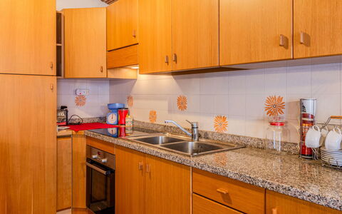 Ermeti: Køkken, Køkken Apparat, Countertop, Større Bandage, Træ, Cabinetry, Gulvbelægning, Indretning, Køkkenvask, Etage