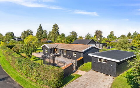 Frede - 1Km from the Sea: Tag, Hus, Hjem, Sommerhus, Dør, Sidespor, Dæk, Veranda, Planke, Hårdttræ