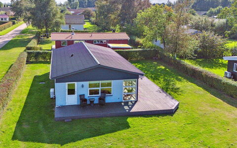 Todor - 150M from the Sea: Hus, Hjem, Tag, Boligområde, Sommerhus, Estate, Stuehus, Lawn, Landscaping, Sidespor