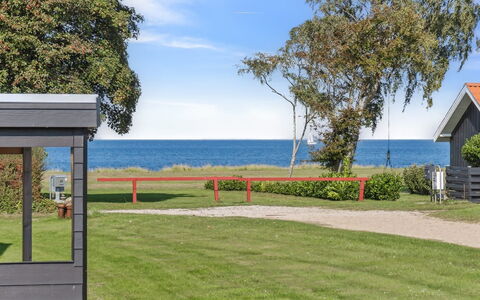 Todor - 150M from the Sea: Hus, Hjem, Tag, Boligområde, Sommerhus, Estate, Stuehus, Lawn, Landscaping, Sidespor