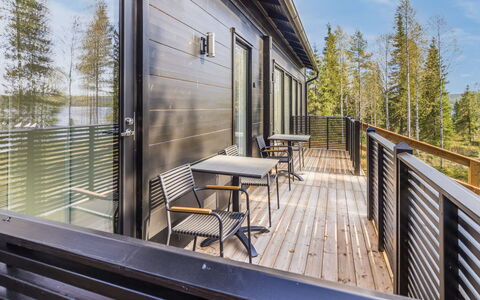 Villa Q: Dæk, Hårdttræ, Planke, Sidespor, Veranda, Trægulve, Altan, Eco Hotel, Dagslys, Bjælkehytte