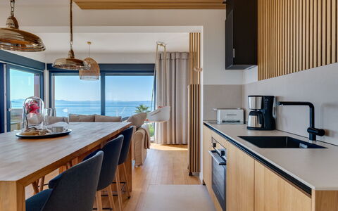 Grandview: Countertop, Cabinetry, Ejendom, Køkkenvask, Håndvask, Køkken, Træ, Indretning, Køkken Apparat, Belysning