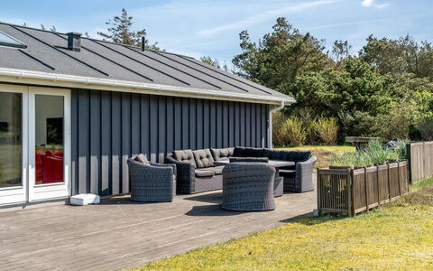 Nadica - 400M from the Sea: Møbel, Couch, Indretning, Gulvbelægning, Stue, Etage, Throw Pillow, Værelse, Pude