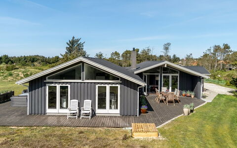 Nadica - 400M from the Sea: Møbel, Couch, Indretning, Gulvbelægning, Stue, Etage, Throw Pillow, Værelse, Pude