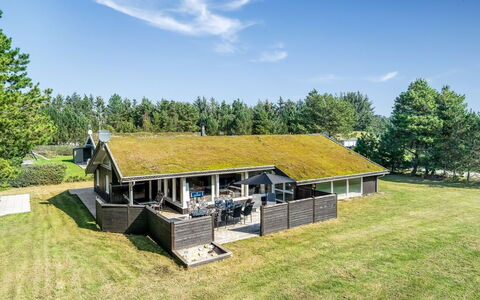 Arild - 900M from the Sea: Møbel, Indretning, Stol, Gulvbelægning, Bord, Udvej, Etage, Loft, Værelse, Eco Hotel