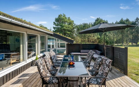 Arild - 900M from the Sea: Møbel, Indretning, Stol, Gulvbelægning, Bord, Udvej, Etage, Loft, Værelse, Eco Hotel